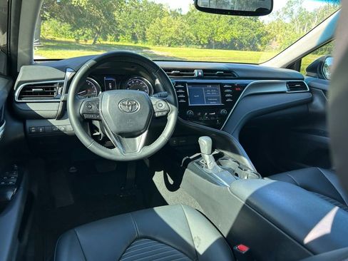 Used 2018 Toyota Camry SE w/ Convenience Package FWD image 13