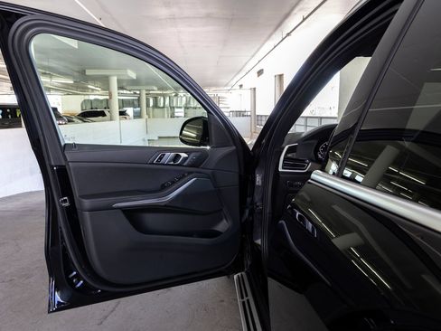 Used 2022 BMW X5 sDrive40i w/ Premium Package RWD image 13