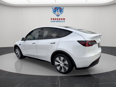 Used 2021 Tesla Model Y Long Range image 3