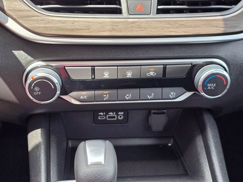 Used 2025 Nissan Altima 2.5 SV FWD image 18