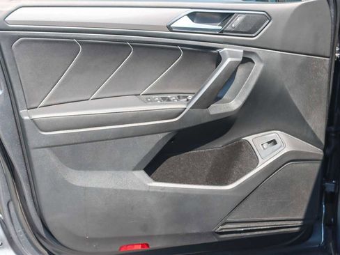 Used 2022 Volkswagen Tiguan SE image 18