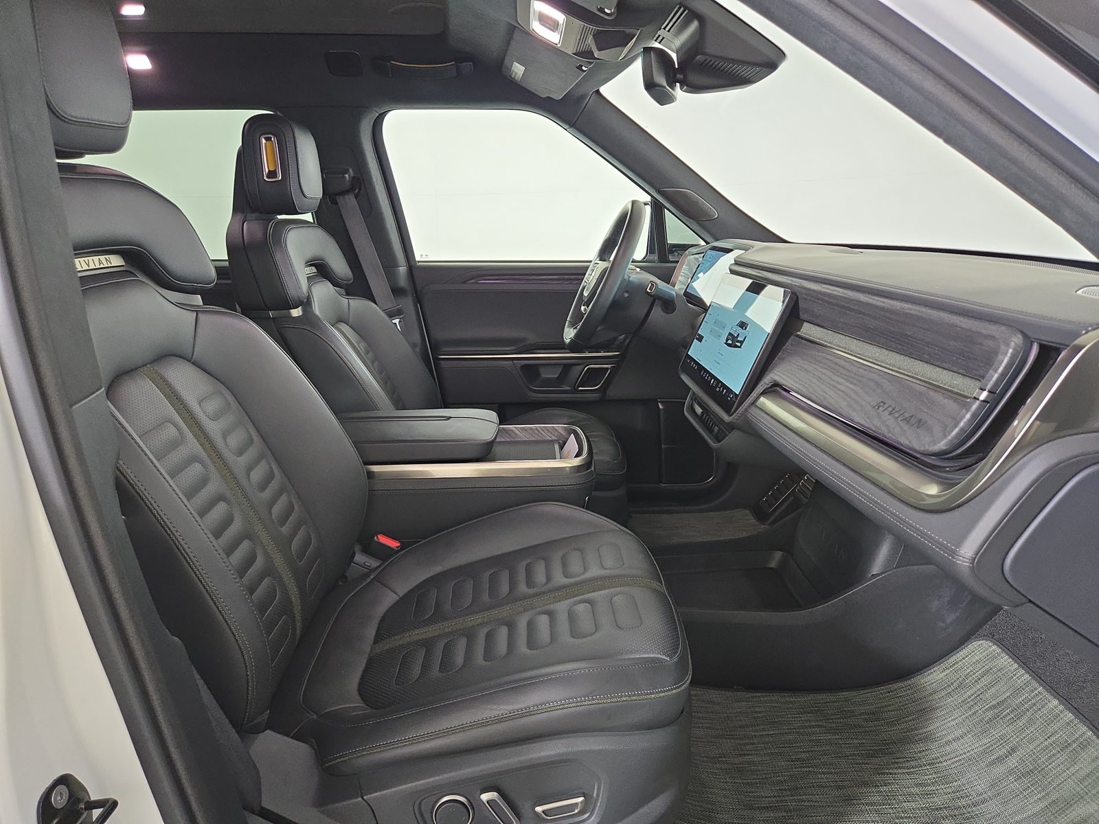 Used 2022 Rivian R1T Adventure AWD/4WD image 23