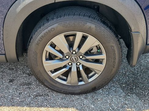 Certified 2024 Nissan Pathfinder SV FWD image 5