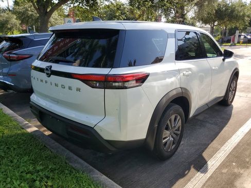 Used 2024 Nissan Pathfinder S FWD image 4