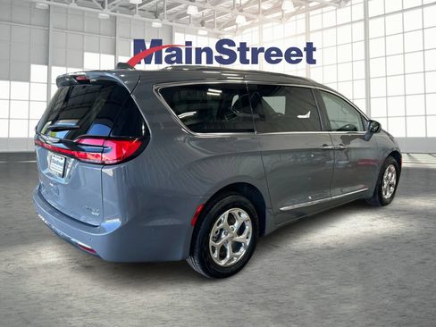 Used 2021 Chrysler Pacifica Limited w/ Premium & Safety Sphere Group AWD/4WD image 5