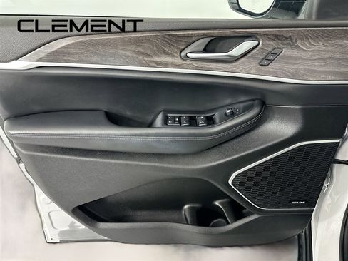 Used 2022 Jeep Grand Cherokee Limited 4xe image 29