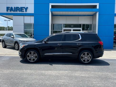 Used 2019 GMC Acadia Denali w/ Technology Package FWD image 2