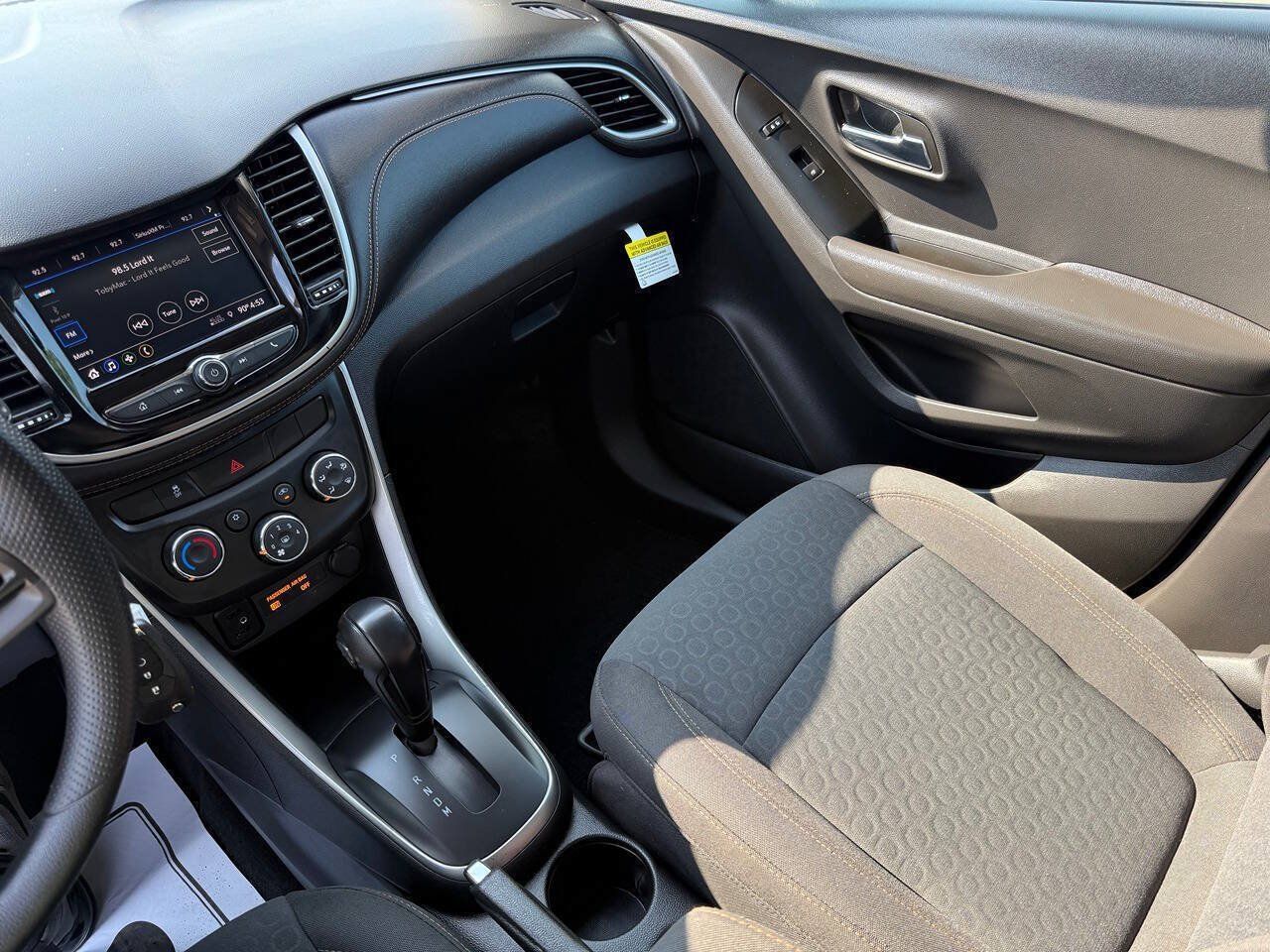 Used 2022 Chevrolet Trax LS w/ Tint and Cruise Package AWD/4WD image 14