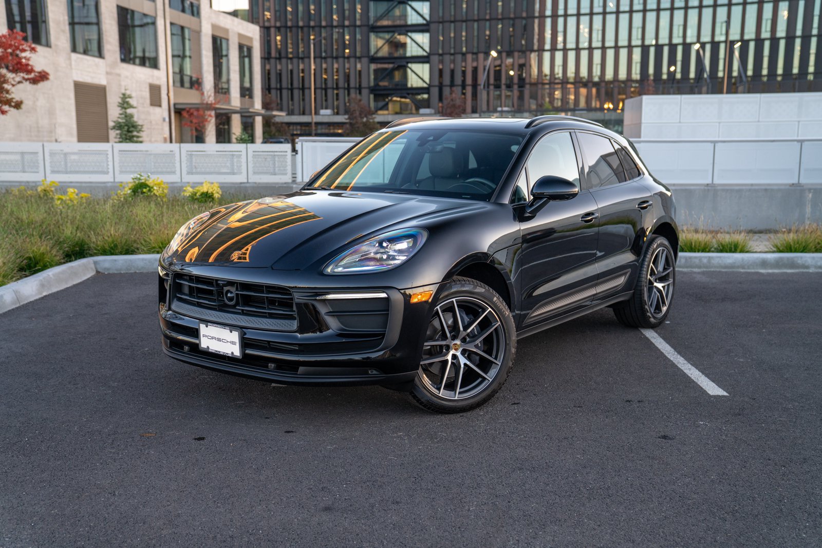 Certified 2026 Porsche Macan Turbo AWD/4WD image 1