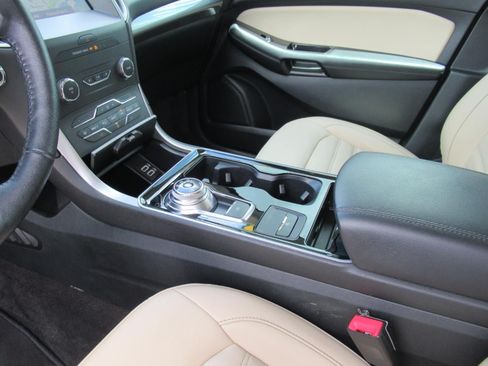 Used 2020 Ford Edge SEL w/ Convenience Package FWD image 16