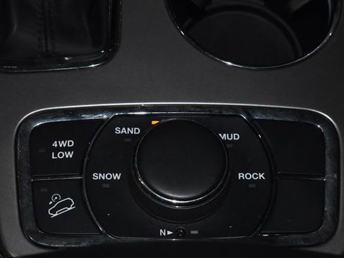 Certified 2022 Jeep Grand Cherokee Limited image 24