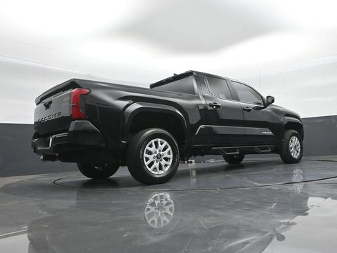 Used 2025 Toyota Tacoma SR5 AWD/4WD image 36