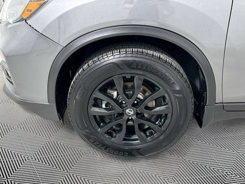 Used 2018 Nissan Rogue SV AWD/4WD image 25