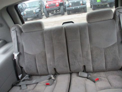 Used 2005 Chevrolet Tahoe LS image 9