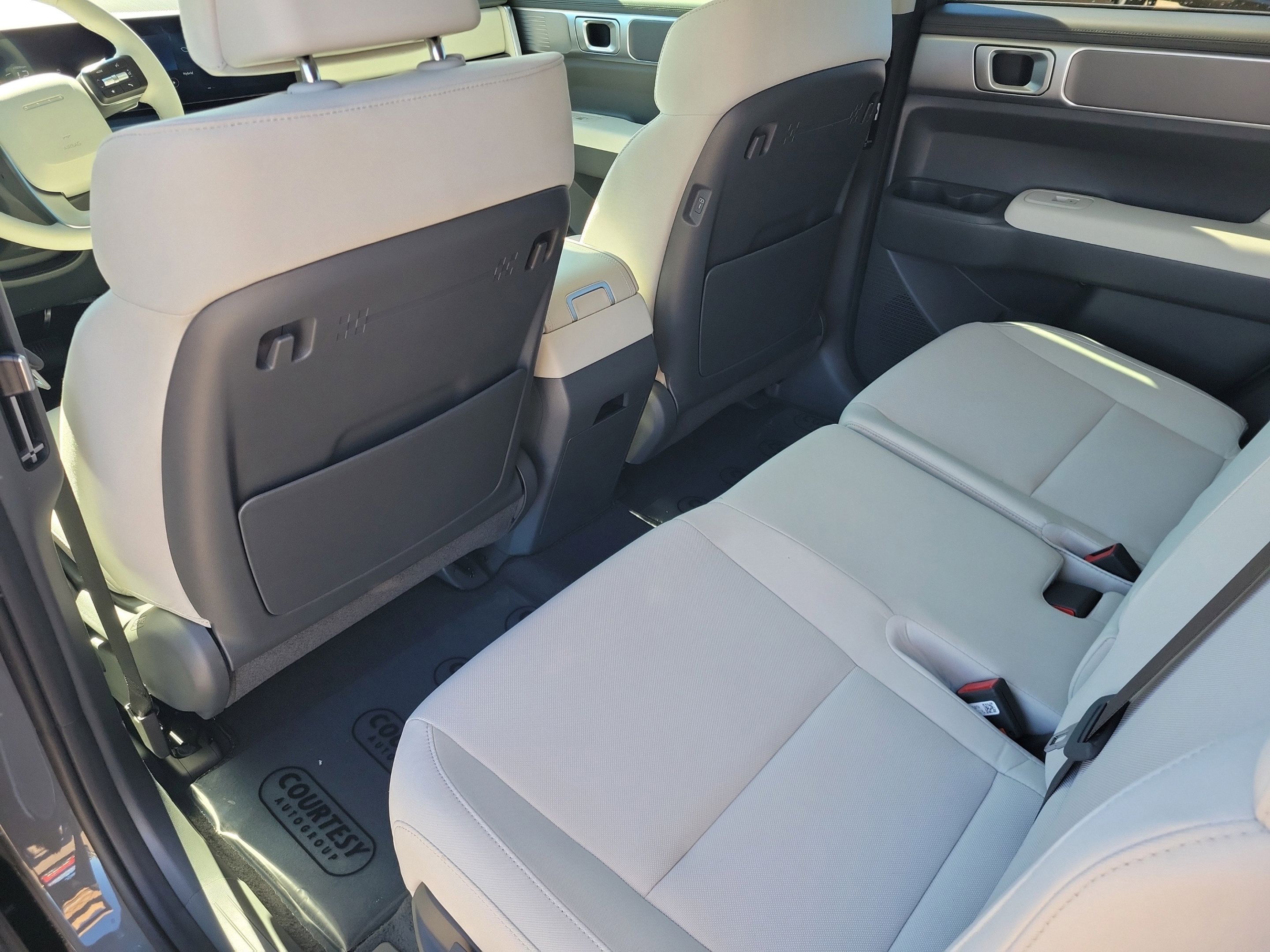 New 2026 Hyundai Santa Fe SE FWD image 9