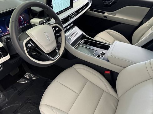 New 2026 Lincoln Aviator AWD image 7