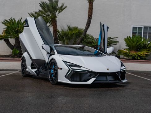 Used 2025 Lamborghini Revuelto image 29