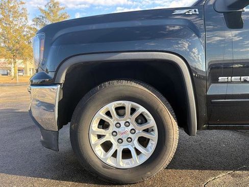 Used 2018 GMC Sierra 1500 SLE w/ SLE Value Package image 39