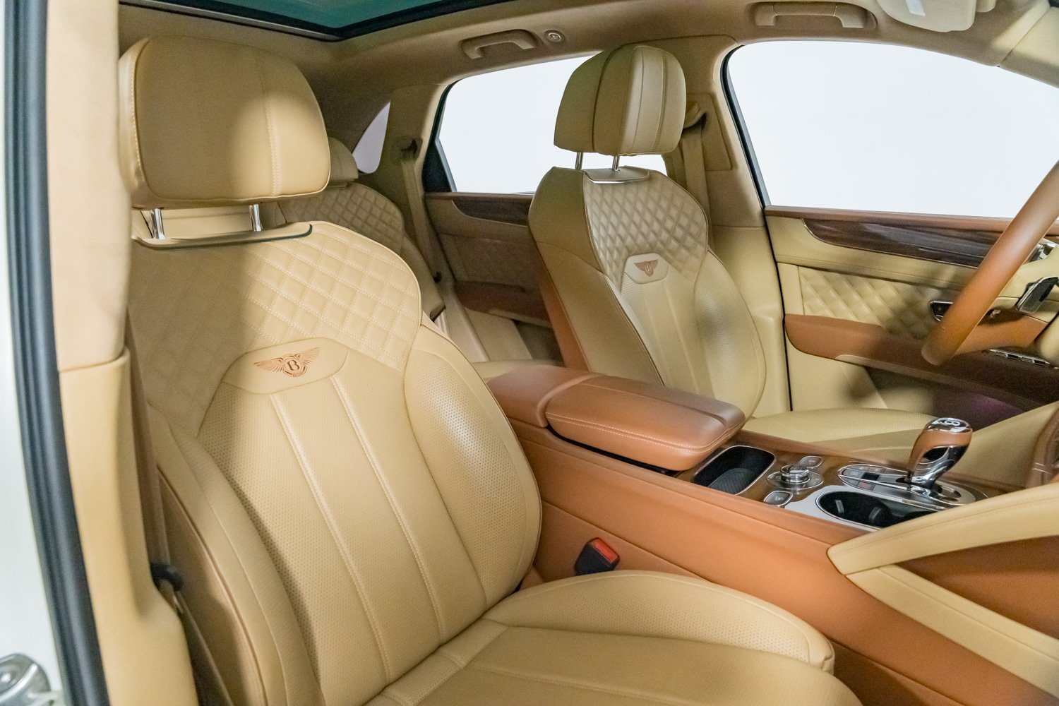 Used 2023 Bentley Bentayga AWD/4WD image 29