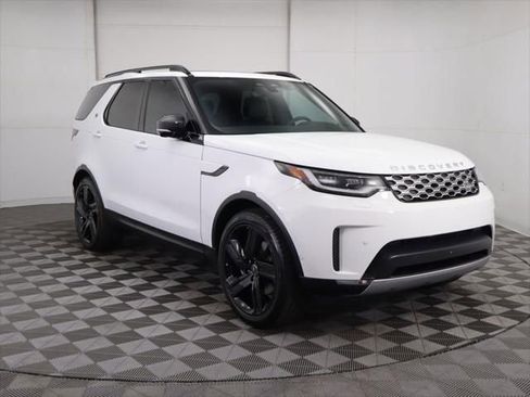 New 2025 Land Rover Discovery S image 3
