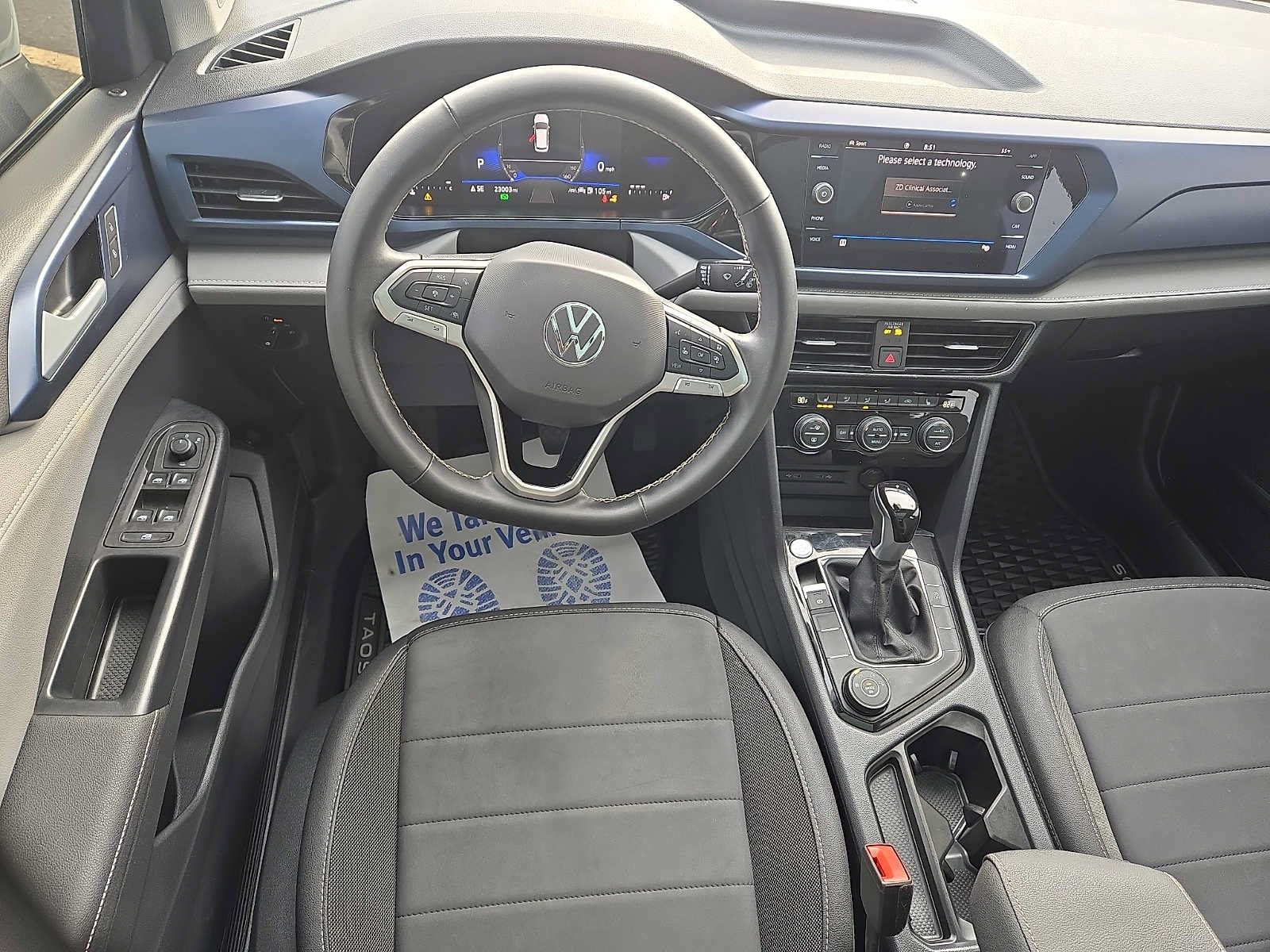 Used 2024 Volkswagen Taos SE w/ Panoramic Sunroof Package AWD/4WD image 11