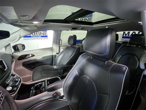 Used 2024 Chrysler Pacifica Limited image 24