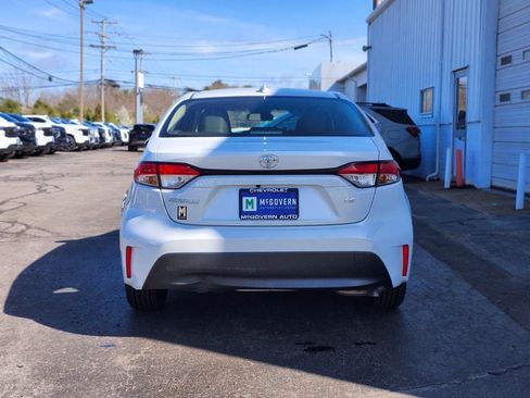 Used 2024 Toyota Corolla LE FWD image 4