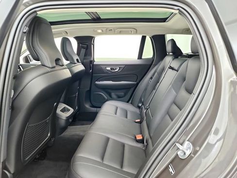 Used 2025 Volvo V60 B5 Cross Country Plus AWD/4WD image 25
