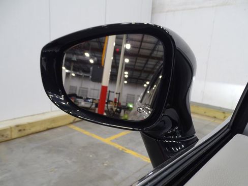 Used 2024 Chrysler Pacifica Touring-L image 41