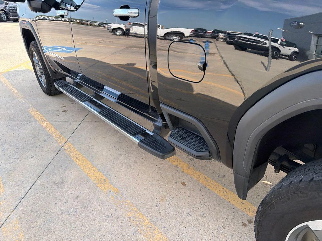 Used 2025 GMC Sierra 2500 SLT AWD/4WD image 14