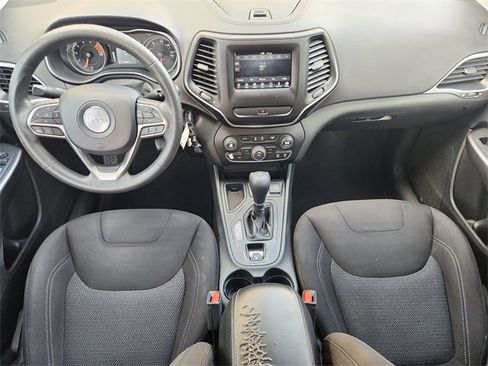 Used 2019 Jeep Cherokee Latitude w/ Popular Appearance Group image 18