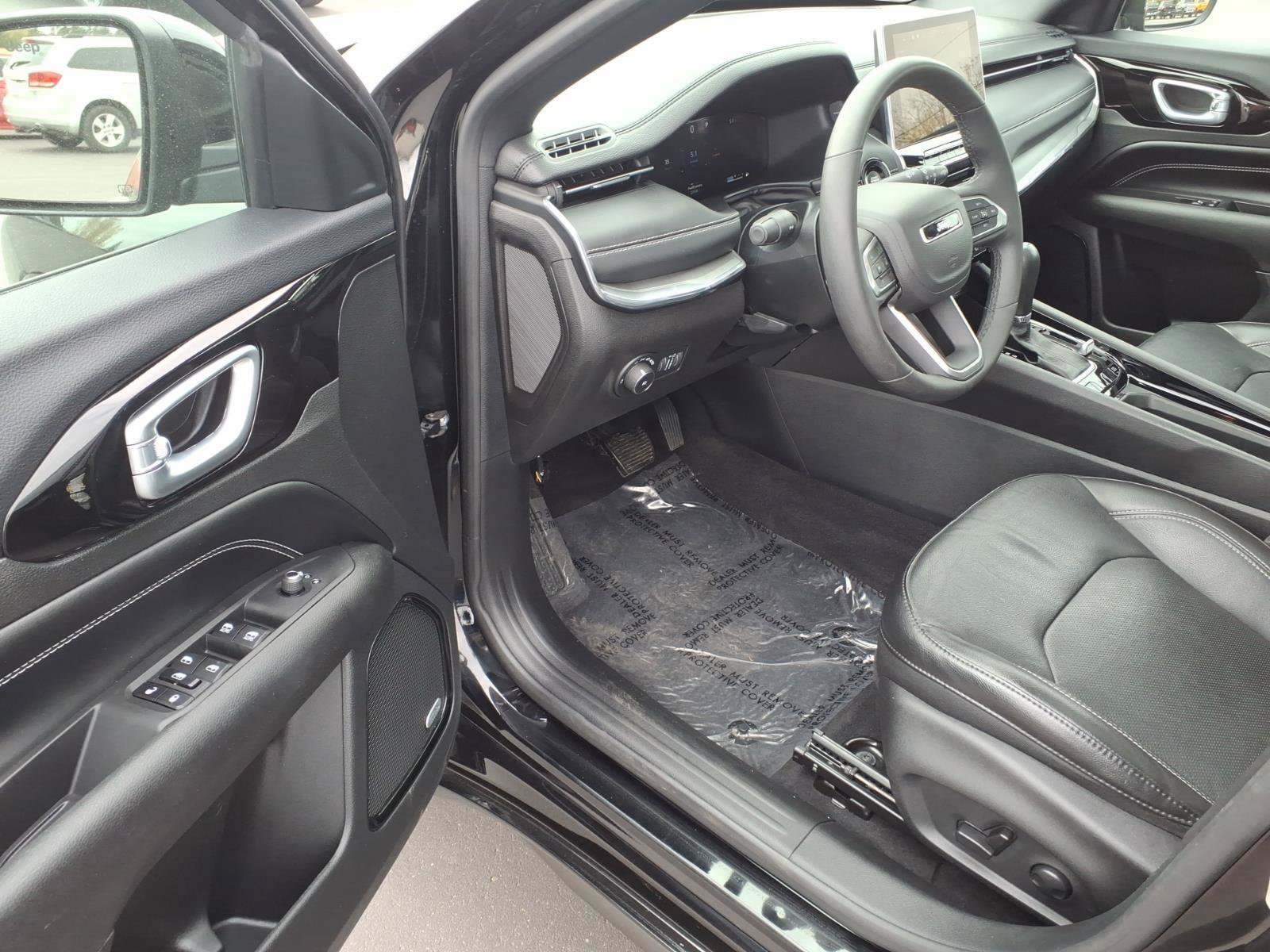 Used 2023 Jeep Compass High Altitude AWD/4WD image 10