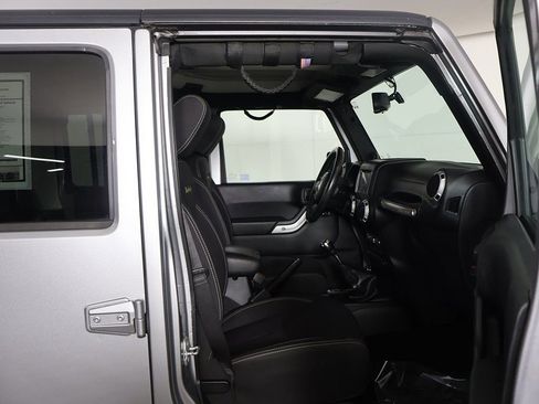 Used 2014 Jeep Wrangler Unlimited Sahara w/ Connectivity Group image 25