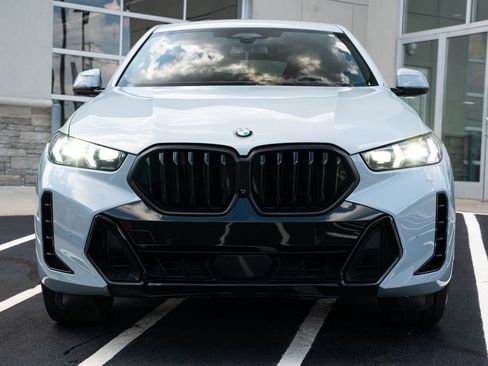 Used 2024 BMW X6 xDrive40i w/ Premium Package AWD/4WD image 4