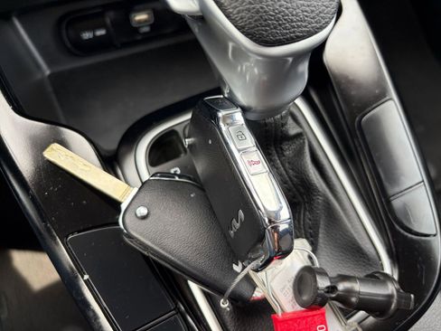 Used 2025 Kia Soul LX w/ LX Technology Package FWD image 21