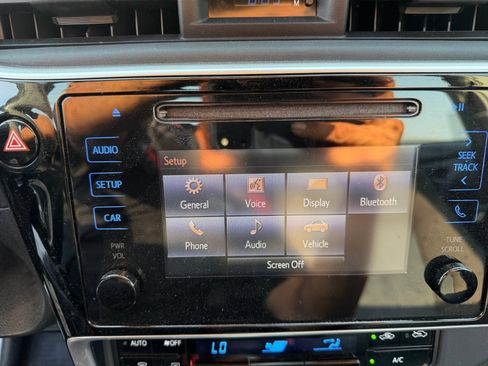 Used 2017 Toyota Corolla LE w/ Carpet Mat Package (TMS) FWD image 21