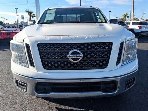 Used 2019 Nissan Titan SV image 9