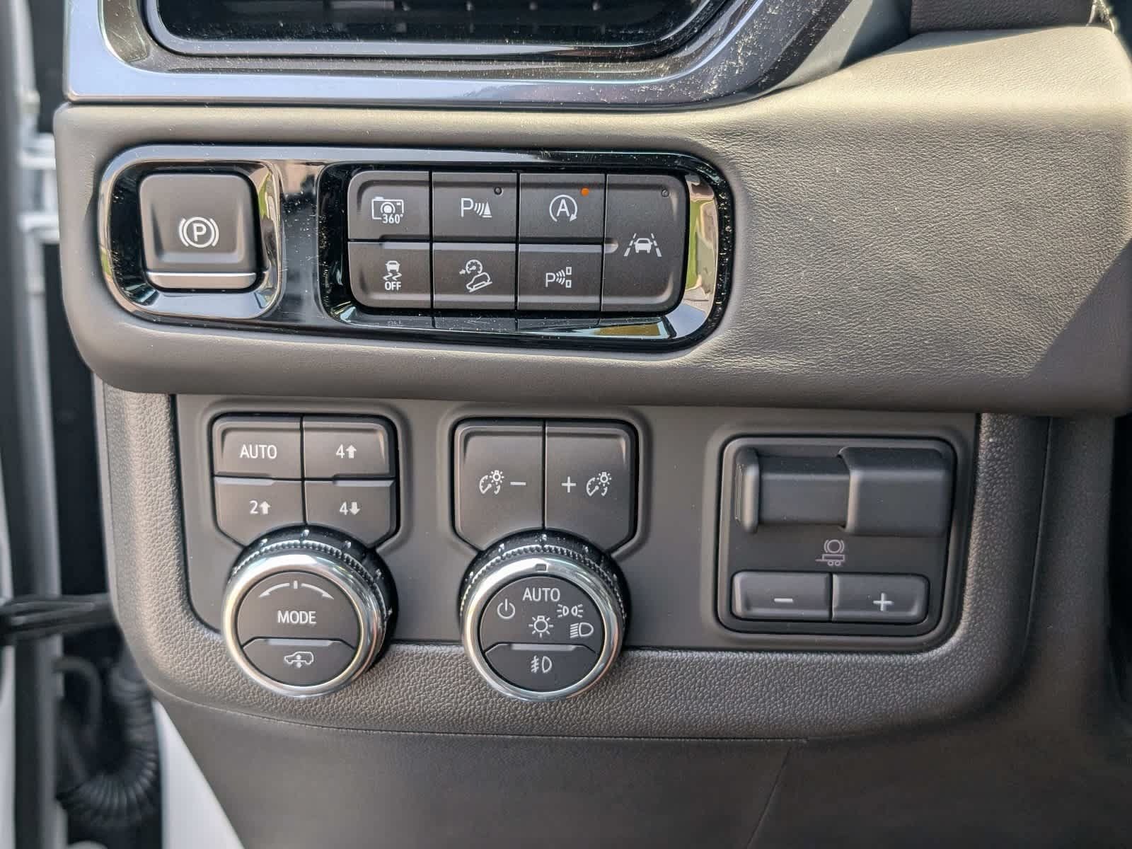 Used 2025 GMC Yukon AT4 Ultimate AWD/4WD image 30