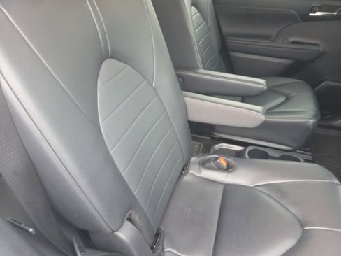 Used 2025 Toyota Highlander LE image 21