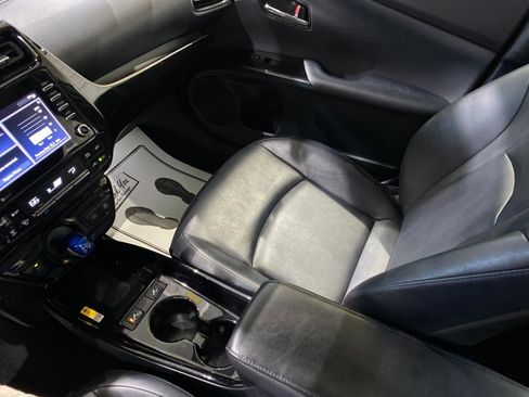 Used 2022 Toyota Prius XLE image 16