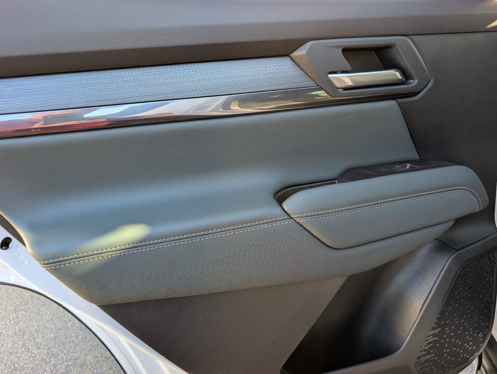 New 2027 GMC Terrain AT4 w/ Convenience Package III AWD/4WD image 33