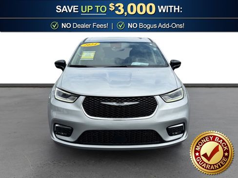 Used 2024 Chrysler Pacifica Touring-L AWD/4WD image 11
