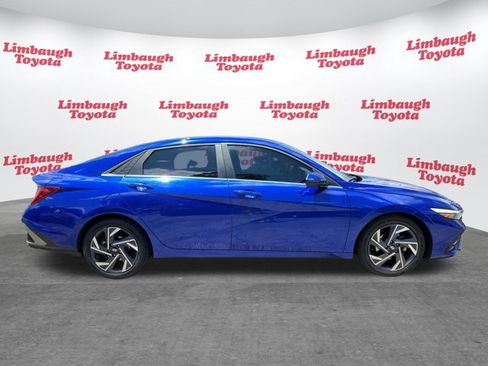Used 2025 Hyundai Elantra SEL FWD image 2