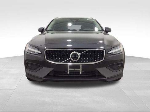 Used 2025 Volvo V60 B5 Cross Country Plus AWD/4WD image 6