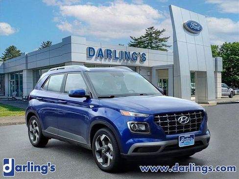 Used 2023 Hyundai Venue SEL FWD image 3