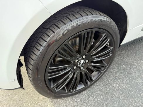 Used 2017 Land Rover Range Rover Long Wheelbase Autobiography image 9