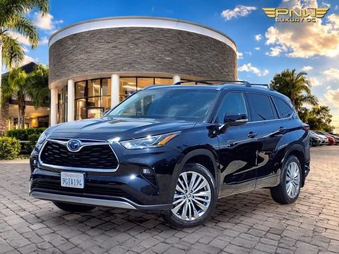 Used 2023 Toyota Highlander Platinum AWD/4WD image 1