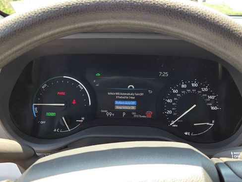 Used 2025 Toyota Sienna LE FWD image 26