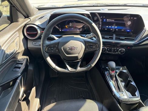 Used 2025 Chevrolet Trax RS w/ Sunroof Package image 14