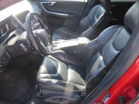 Used 2015 Volvo XC60 T6 R-Design image 14